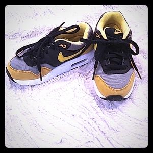 EUC Nike air toddlers lace sneakers size 11C